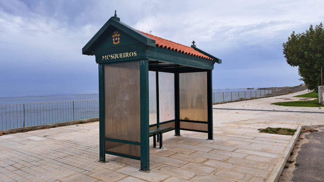 Reposición marquesiña paseo Mosqueiros