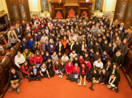 O Concello celebra o Pleno Infantil con 140 escolares que alzaron a súa voz contra a violencia dixital, no marco do Día Internacional da Infancia