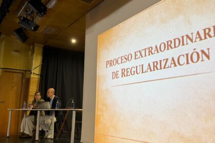 Charla informativa procedemento regularizacion extraordinaria Abril 2026 3