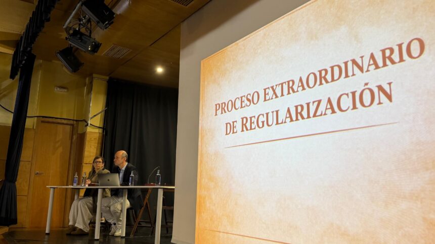 Charla informativa procedemento regularizacion extraordinaria Abril 2026 3