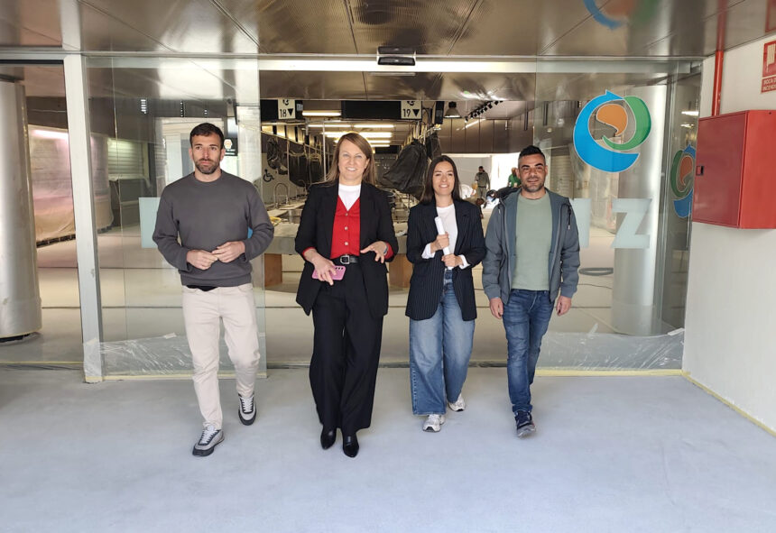 EQUIPO DE GOBERNO VISITANDO PRAZA DE ABASTOS