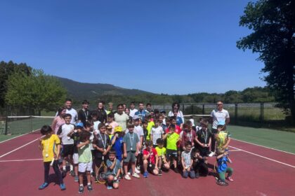 En Tomino o tenis gana por solidariedade 01