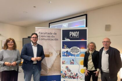 IMAXE 2 Presentacion da xornada de radiovisual con Santiago Veloso presidente de PNO Ana Isabel Rodriguez decana da Facom e Jose M Diego coordinador de PNO en Compostela