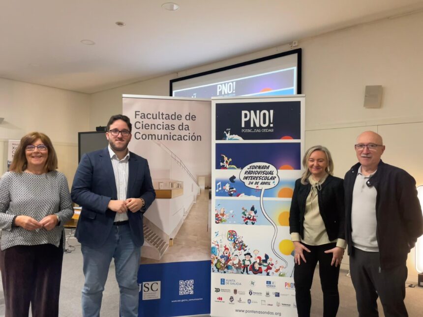 IMAXE 2 Presentacion da xornada de radiovisual con Santiago Veloso presidente de PNO Ana Isabel Rodriguez decana da Facom e Jose M Diego coordinador de PNO en Compostela