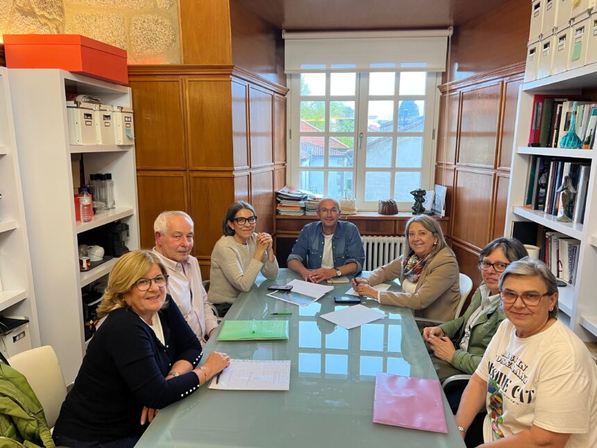 IMAXE Roson Muinos e Castro xunto coa vecinanza da rua Forninos