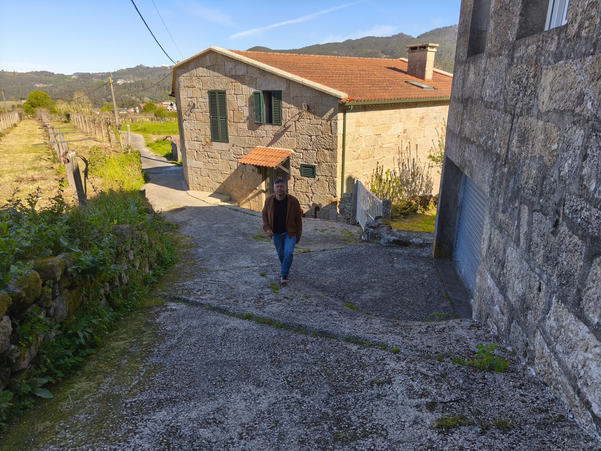 Manu Lourenzo nun dos caminos de abaixo da Igrexa 01
