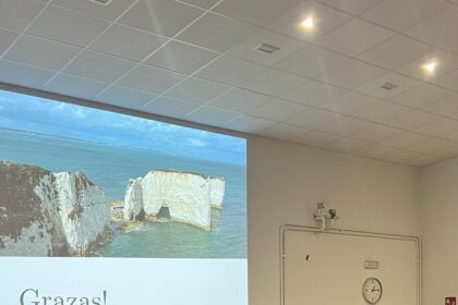 Tomino impulsa unha nova oportunidade de inmersion en ingles para a sua mocidade