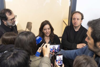 Apg 20260420 ALCALDESA DINIS OFICINA ATENCION CIDADA VIVENDA 002