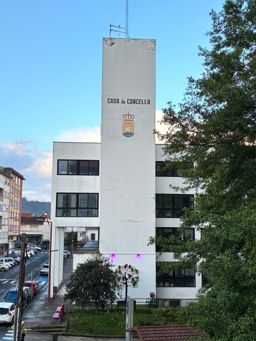 Concello iluminado morado dia da fibromialxia