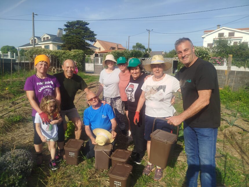 Entrega caldeiros contedor marron Asociacion Vecinos Carreira Maio 2026