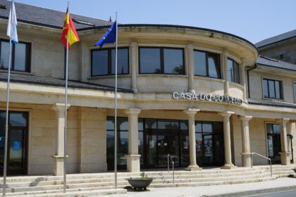 FOTO Carino Carino refuerza la atencion turistica con la licitacion del servicio de informacion de la Oficina de Turismo