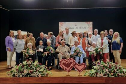 Homenaxeadas familiares e integrantes da corporacion