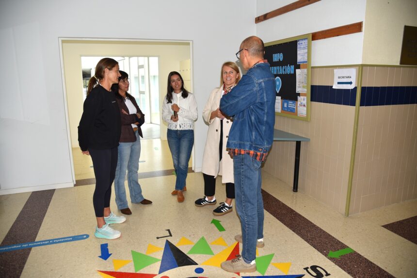 LOLI E SELENE CO EQUIPO DIRECTIVO DO IES PEDRAS RUBIAS