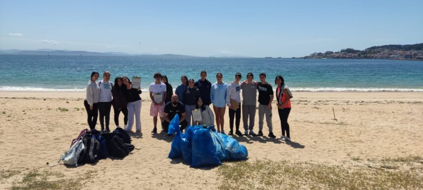 Limpeza praia Coroso alumnado N1 Maio 2026