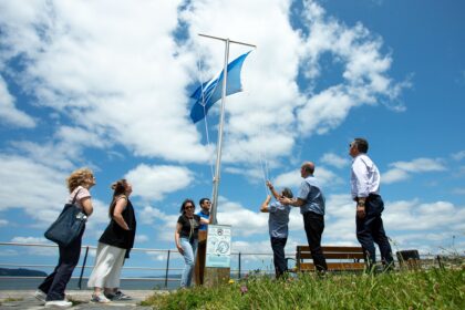MINO IZADO BANDEIRA AZUL 2025