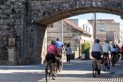 10062026 Peregrinos en bicicleta en Tui