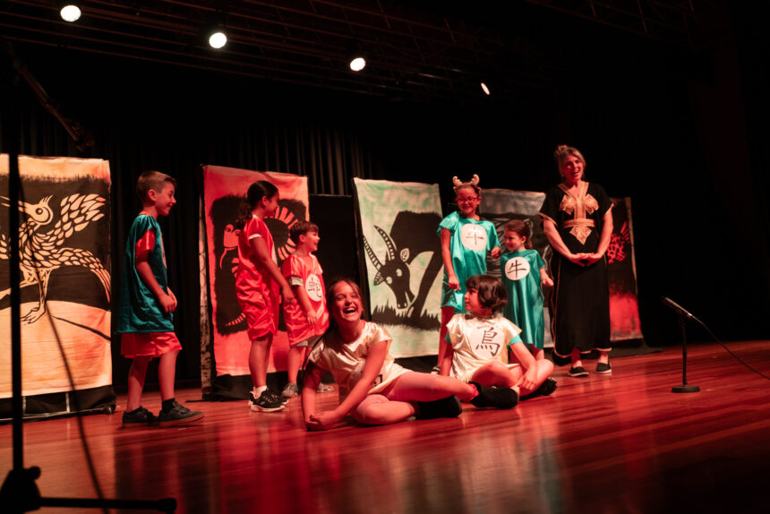 A Escola Municipal de Teatro de Tomino baixa o pano tras un curso cheo de emocions 01