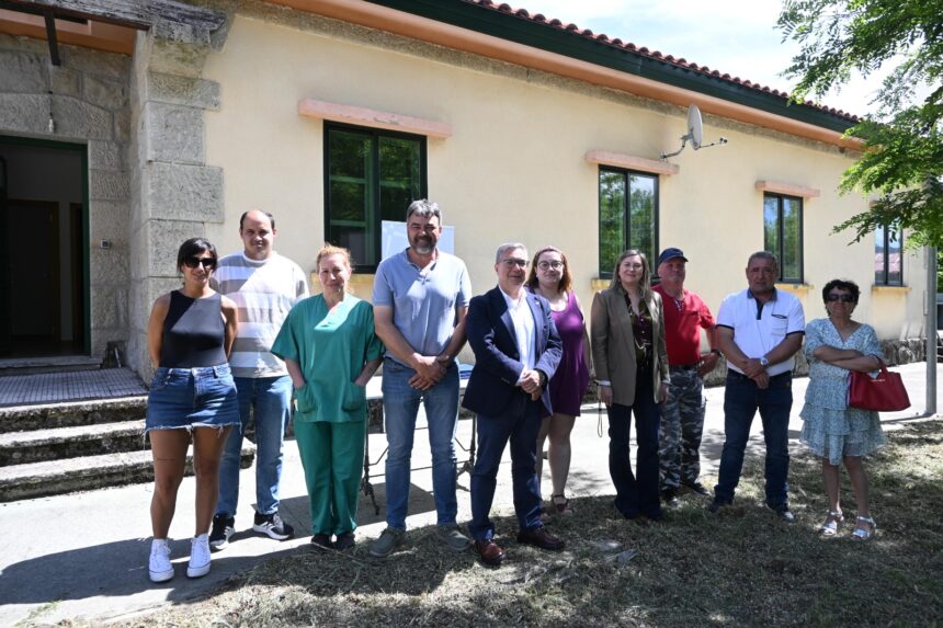 Entrega das chaves aos novos arrendatarios das vivendas do Inorde na estacion de tren de Vilavella 2