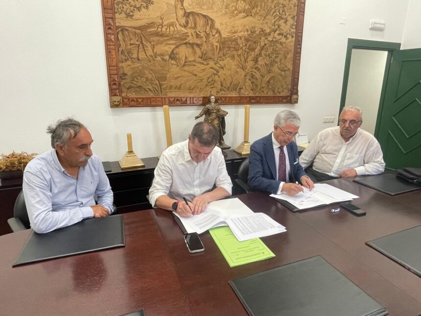 FOTO 2 PONTECESO O Concello de Ponteceso avanza na candidatura dunha Casa do Maior en Corme coa cesion da Casa Reitoral