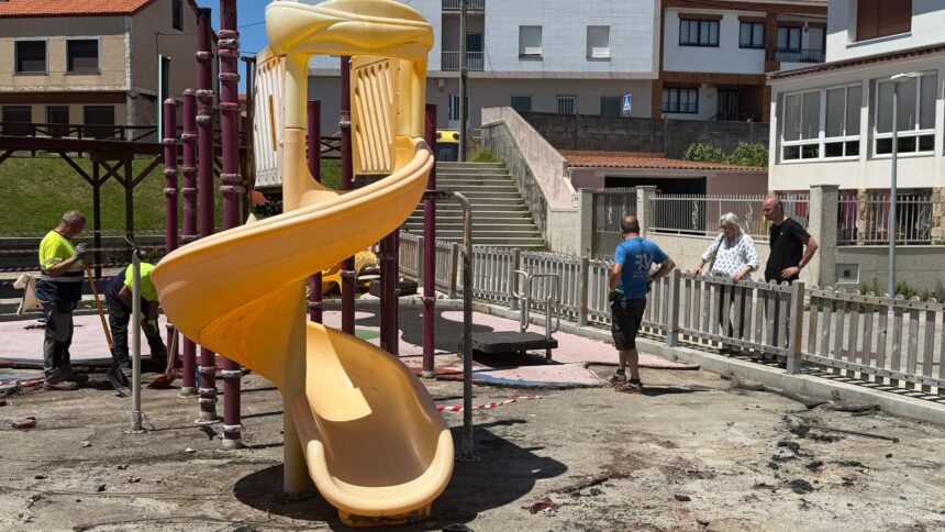 Inicio obras renovacion parque infantil rua Castelao Xuno 2026 2