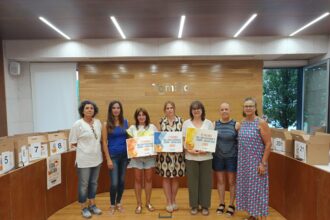 O comercio local de Tomino celebra o veran repartindo case 4 000 euros en premios 01