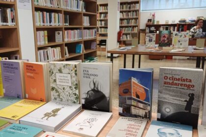Biblioteca horario