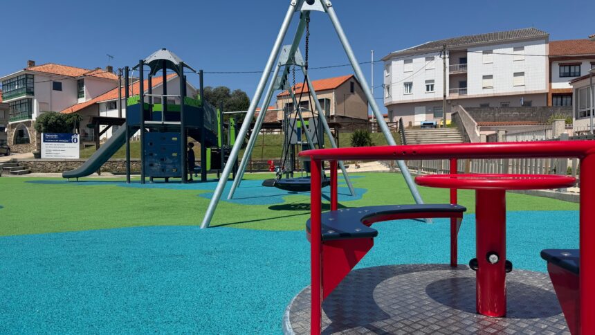 Apertura parque infantil rua Castelao Xullo 2026 2