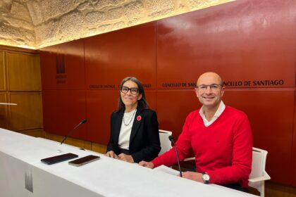 IMAXE Mercedes Roson e Gonzalo Muinos na sala de prensa de Raxoi