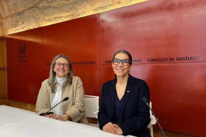 IMAXE Mila Castro e Mercedes Roson na sala de prensa de Raxoi