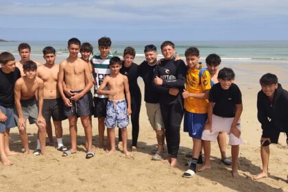 Manu Lourenzo visitando campamento en Razo 01