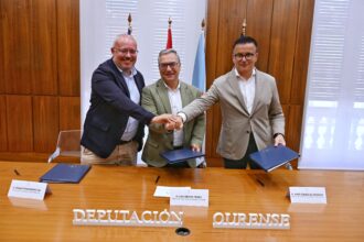 Sinatura do convenio para a reformada Praza de Abastos de Ribadavia 1