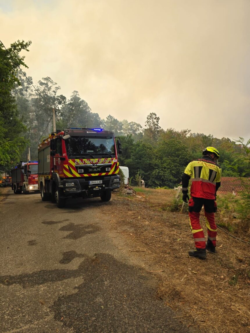 BOMBEWROSA PONTEAREAS NO INCENDIO DE NOGUEIRA
