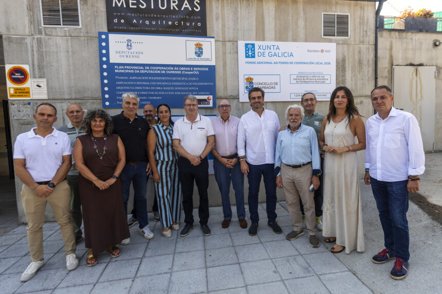 Foto Rosendo Fernandez visita ao polideportivo de Barbadas 1