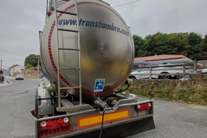 Camion cisterna en Albaron