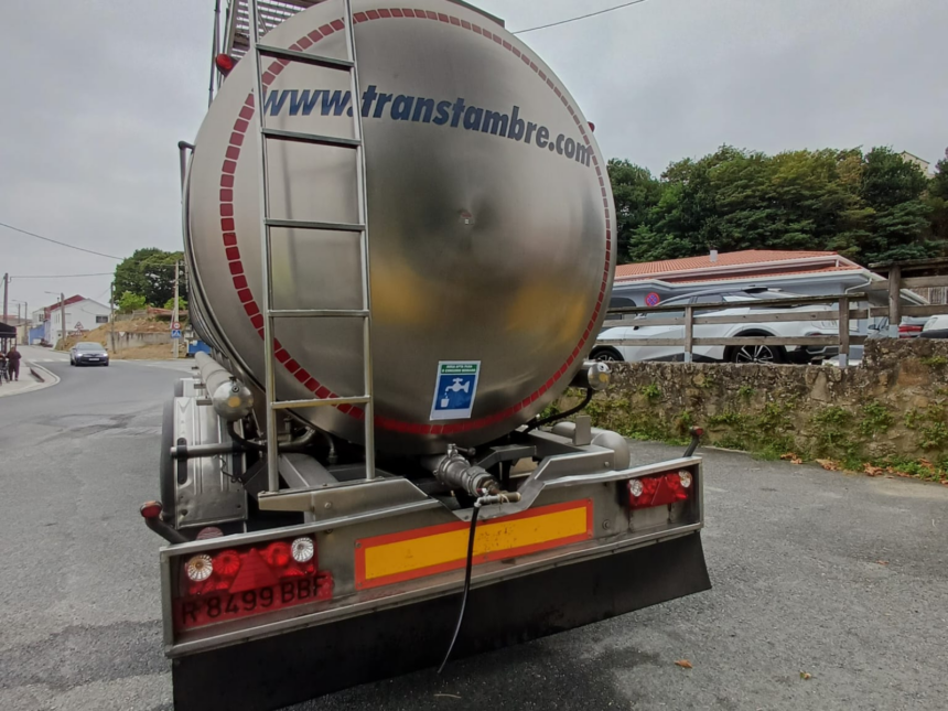 Camion cisterna en Albaron