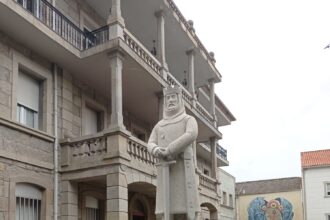 Estatua descuberta
