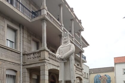 Estatua descuberta