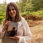 FOTO JUDIT CON LIBRO