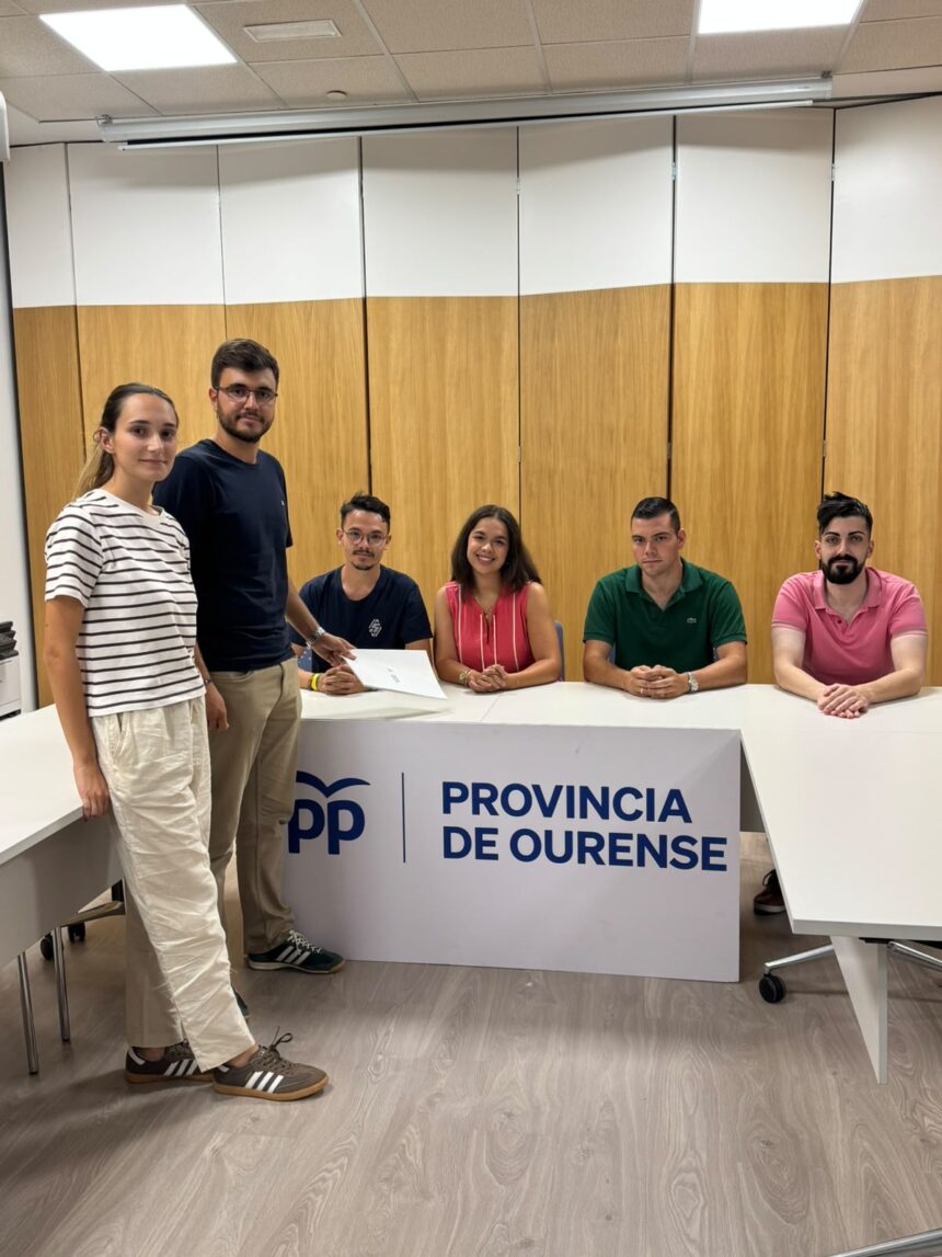 Foto entrega avais Martin Gil para presidencia NNXX 2