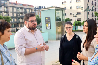 Foto Alexandra Fernandez e Xabier P Igrexas con representantes da ANPA da EEI Vila Laura de Vigo