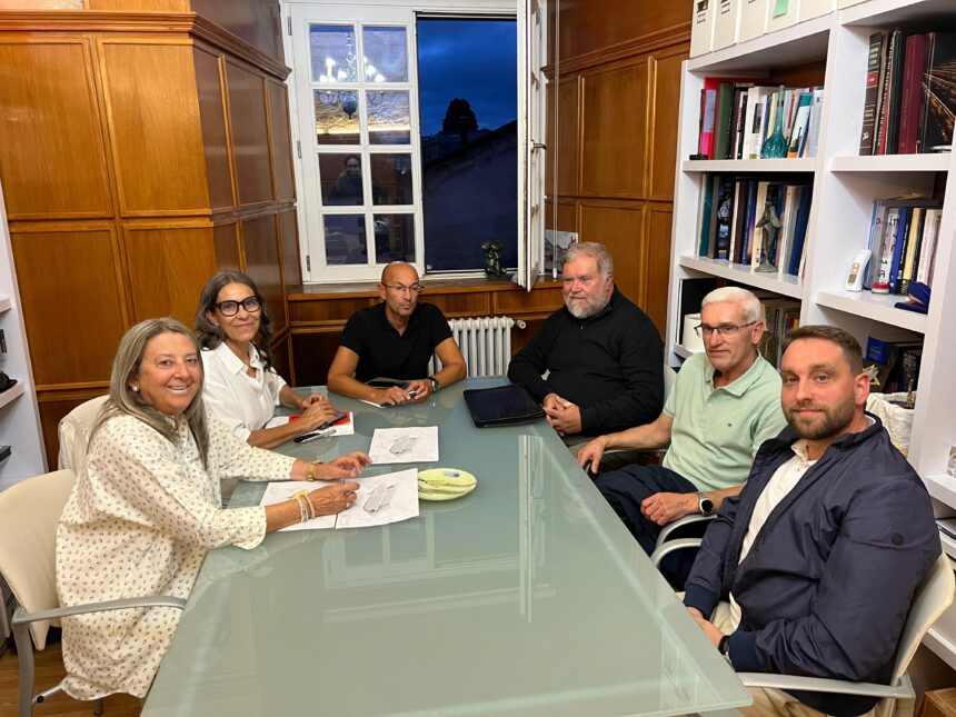 IMAXE Castro Roson e Muinos na reunion coa Plataforma vecinal en defensa da Sabugueira