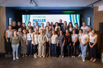 Amparo e Delia Aelvarez 43 anos detraes da barra do bar Floro e toda unha vida facendo historia no Rosal 02
