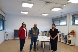 Foto visita colabo mellora aulas CEIP
