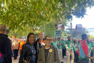 IMAXE Mercedes Roson Marta Alvarez e Gonzalo Muinos na manifestacion fronte os PIA