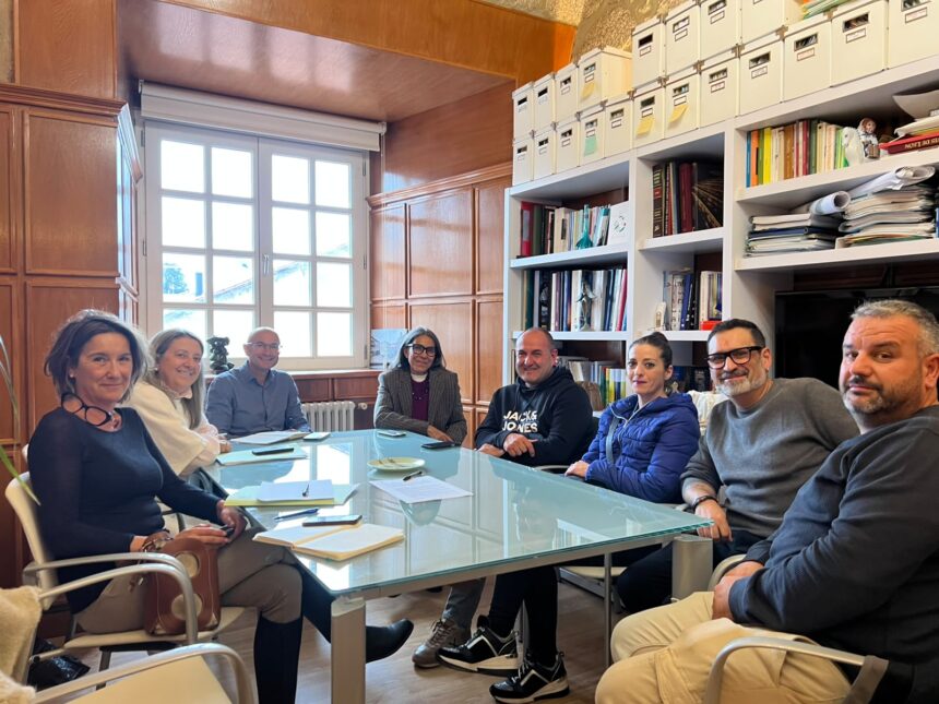 IMAXE Reunion das concelleiras Non Adscritas e traballadores de Urbaser